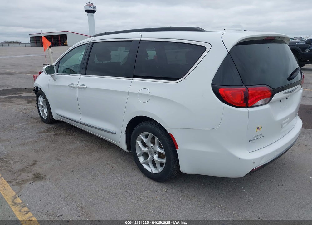2017 CHRYSLER PACIFICA TOURING L VIN: 2C4RC1BG2HR820516