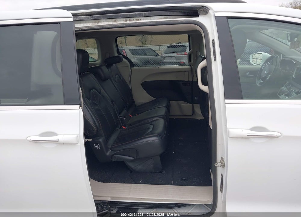 2017 CHRYSLER PACIFICA TOURING L VIN: 2C4RC1BG2HR820516