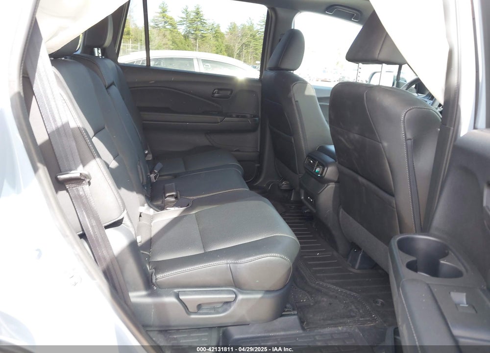 2024 HONDA PASSPORT VIN: 5FNYF8H55RB023059