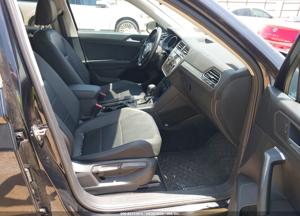 2019 VOLKSWAGEN TIGUAN VIN: 3VV2B7AX2KM176931