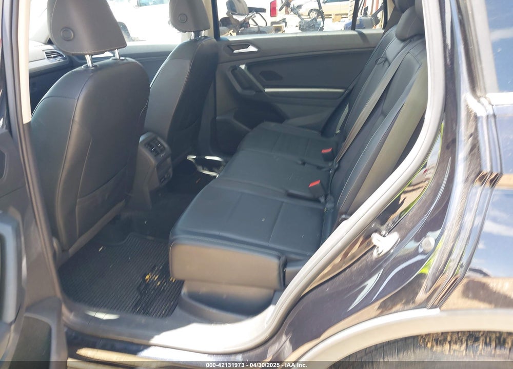 2019 VOLKSWAGEN TIGUAN VIN: 3VV2B7AX2KM176931