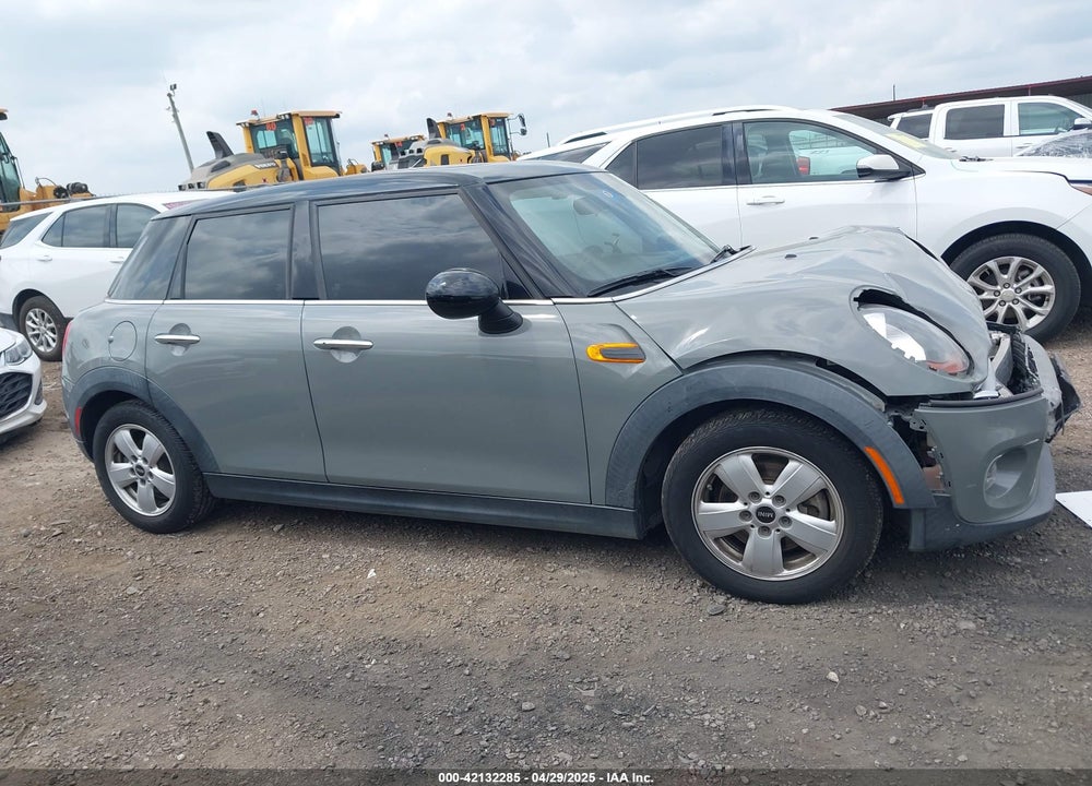2015 MINI HARDTOP COOPER VIN: WMWXS5C56FT830418