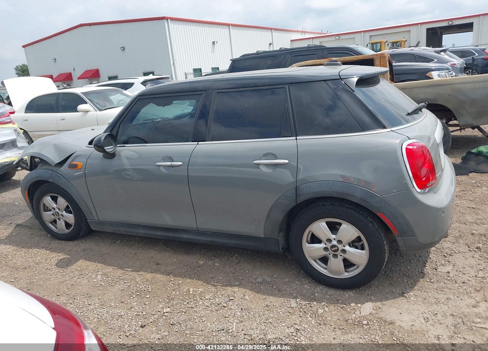 2015 MINI HARDTOP COOPER VIN: WMWXS5C56FT830418
