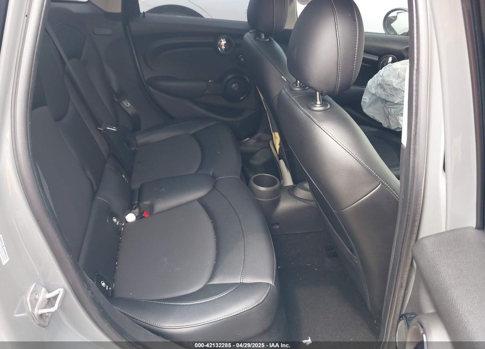 2015 MINI HARDTOP COOPER VIN: WMWXS5C56FT830418