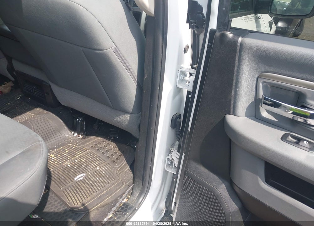 2020 RAM 1500 CLASSIC VIN: 1C6RR6TT9LS111068