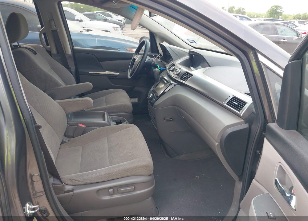 2016 HONDA ODYSSEY SE VIN: 5FNRL5H32GB031806