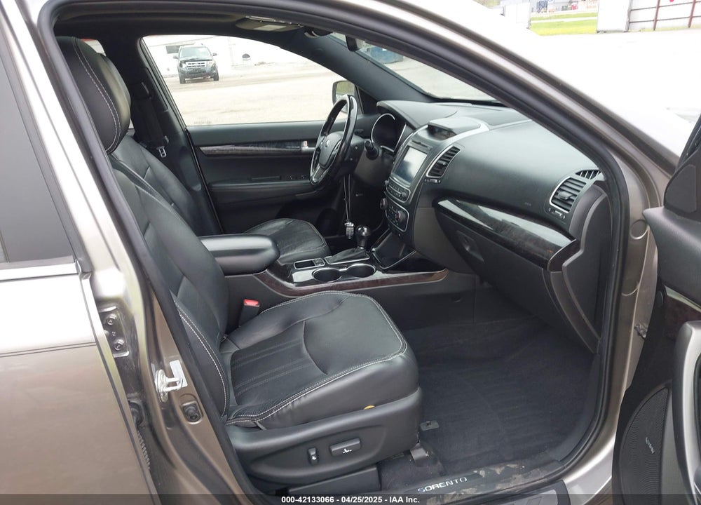 2014 KIA SORENTO VIN: 5XYKWDA75EG445801