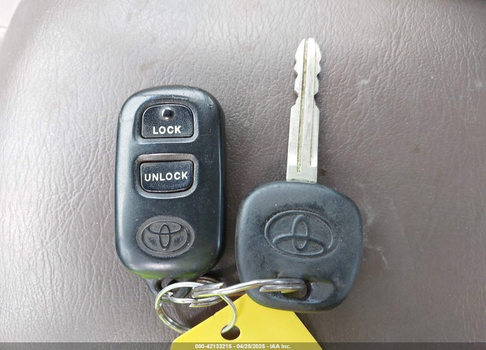 2000 TOYOTA CAMRY XLE VIN: 4T1BG28K2YU984497
