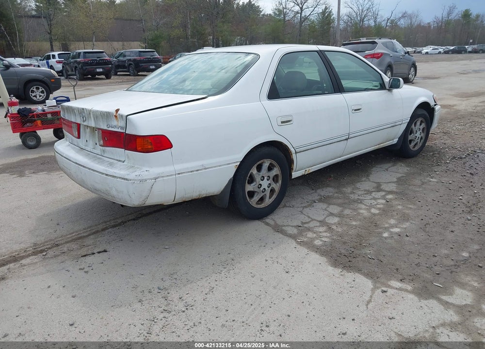 2000 TOYOTA CAMRY XLE VIN: 4T1BG28K2YU984497