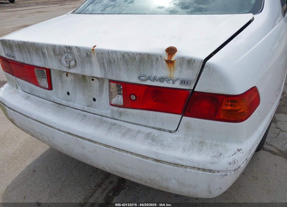 2000 TOYOTA CAMRY XLE VIN: 4T1BG28K2YU984497