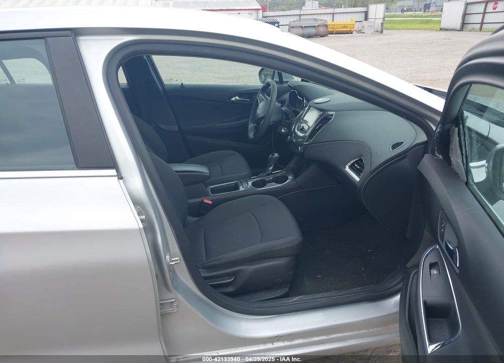 2017 CHEVROLET CRUZE VIN: 3G1BE6SM1HS579123