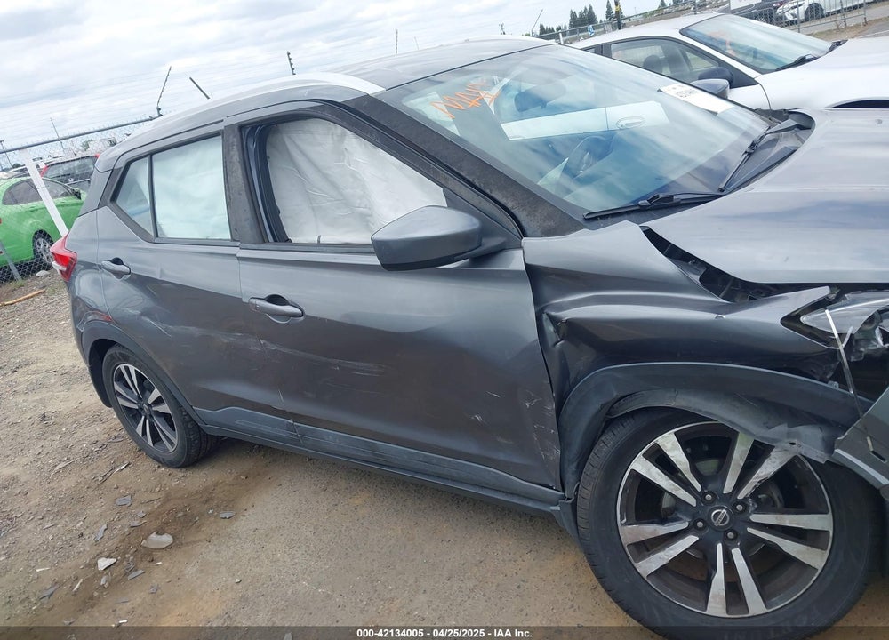 2018 NISSAN KICKS SV VIN: 3N1CP5CU2JL544768