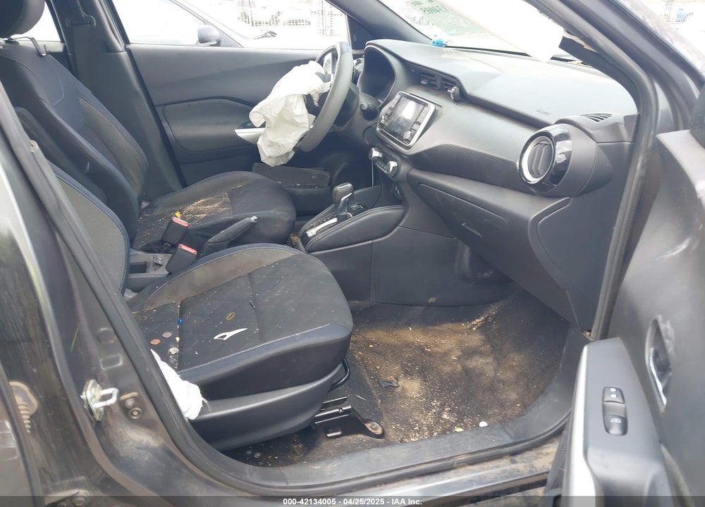 2018 NISSAN KICKS SV VIN: 3N1CP5CU2JL544768