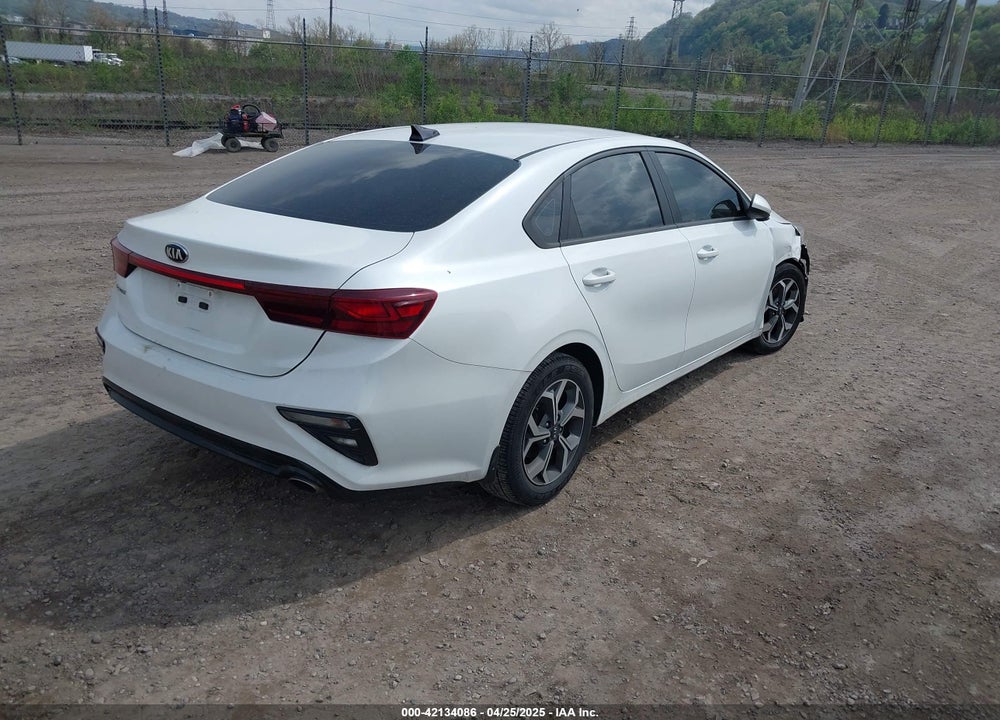 2021 KIA FORTE VIN: 3KPF24AD4ME313658