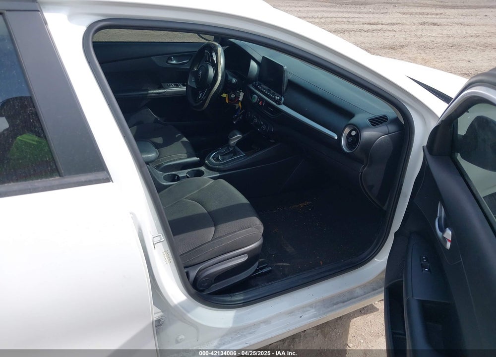 2021 KIA FORTE VIN: 3KPF24AD4ME313658
