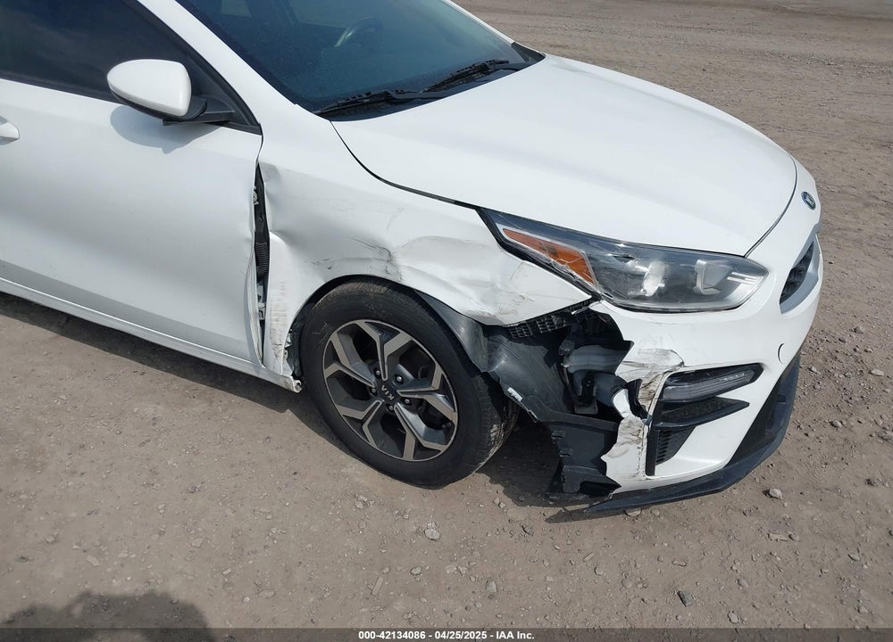 2021 KIA FORTE VIN: 3KPF24AD4ME313658