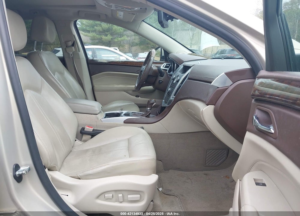 2011 CADILLAC SRX LUXURY COLLECTION VIN: 3GYFNAEY4BS663447
