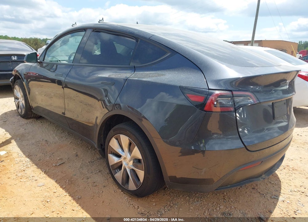 2024 TESLA MODEL Y VIN: 7SAYGDEE8RF988950