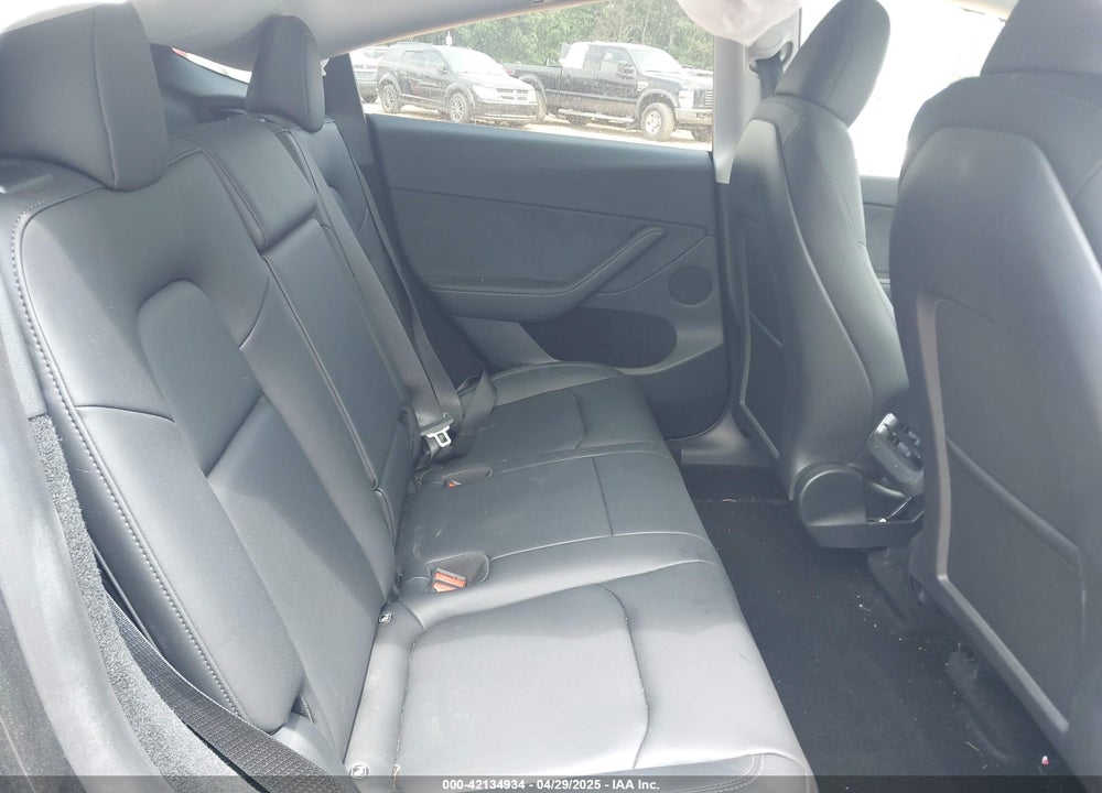 2024 TESLA MODEL Y VIN: 7SAYGDEE8RF988950