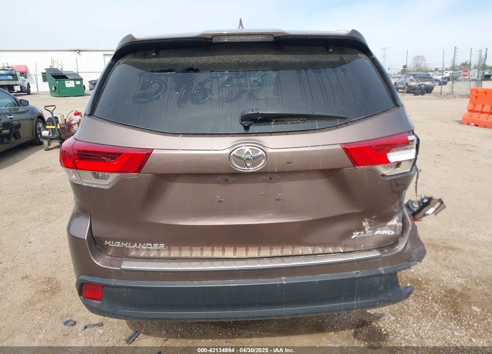 2017 TOYOTA HIGHLANDER VIN: 5TDJZRFH4HS483304