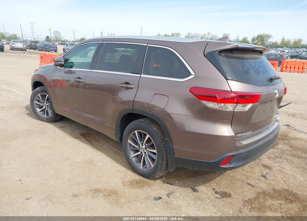 2017 TOYOTA HIGHLANDER VIN: 5TDJZRFH4HS483304