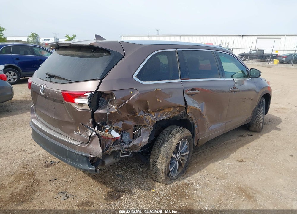 2017 TOYOTA HIGHLANDER VIN: 5TDJZRFH4HS483304