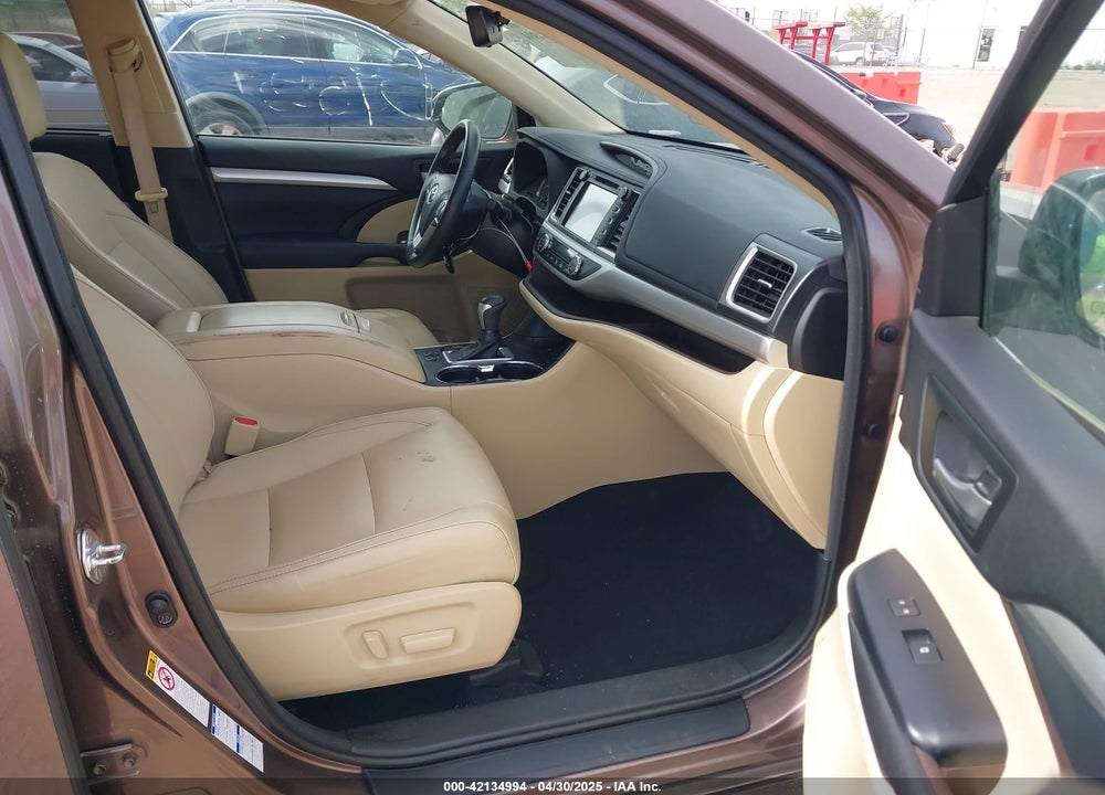 2017 TOYOTA HIGHLANDER VIN: 5TDJZRFH4HS483304