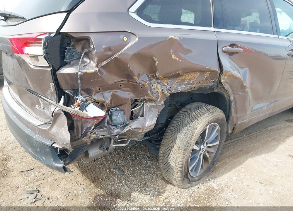 2017 TOYOTA HIGHLANDER VIN: 5TDJZRFH4HS483304