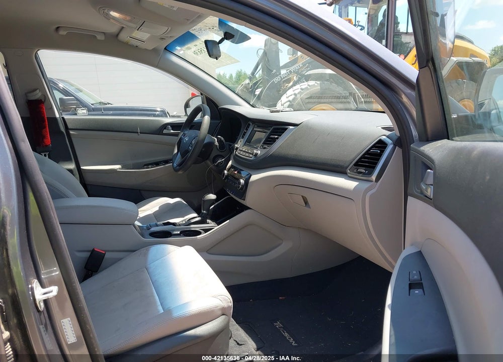 2018 HYUNDAI TUCSON VIN: KM8J23A40JU635601