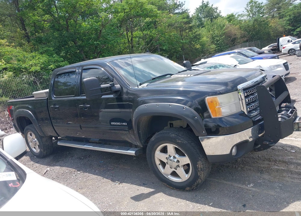 2013 GMC SIERRA 2500HD SLT VIN: 1GT121E82DF120632
