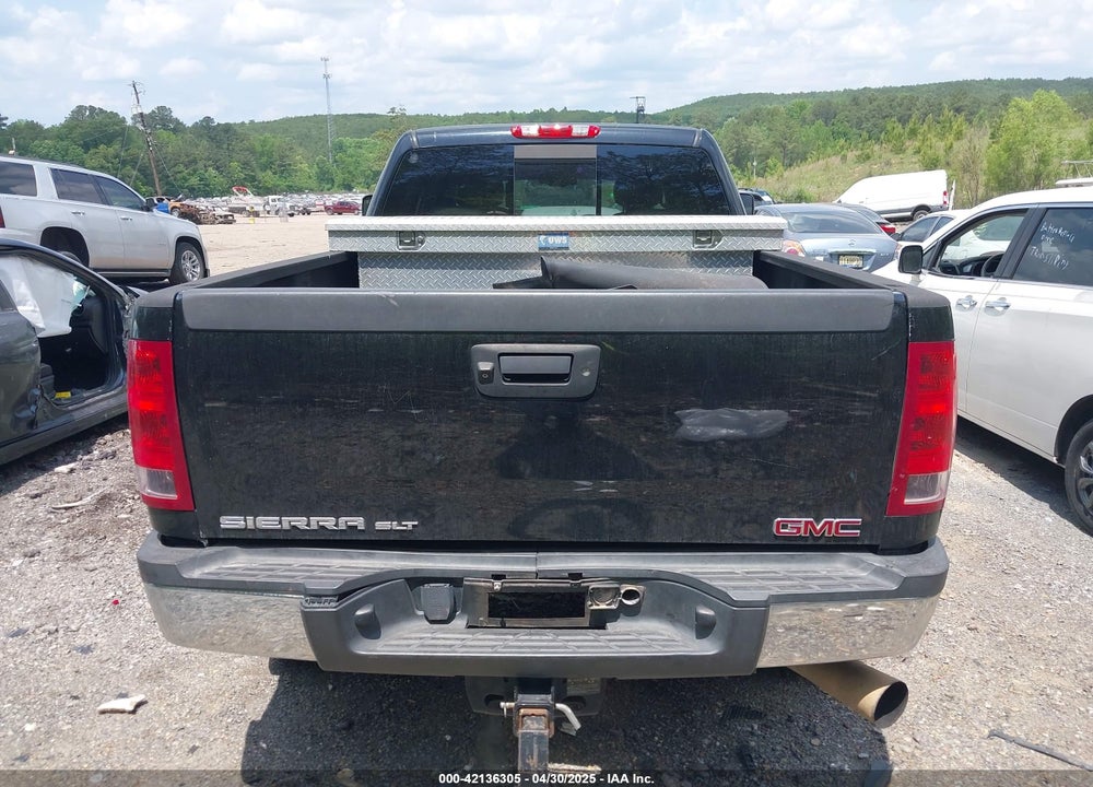 2013 GMC SIERRA 2500HD SLT VIN: 1GT121E82DF120632