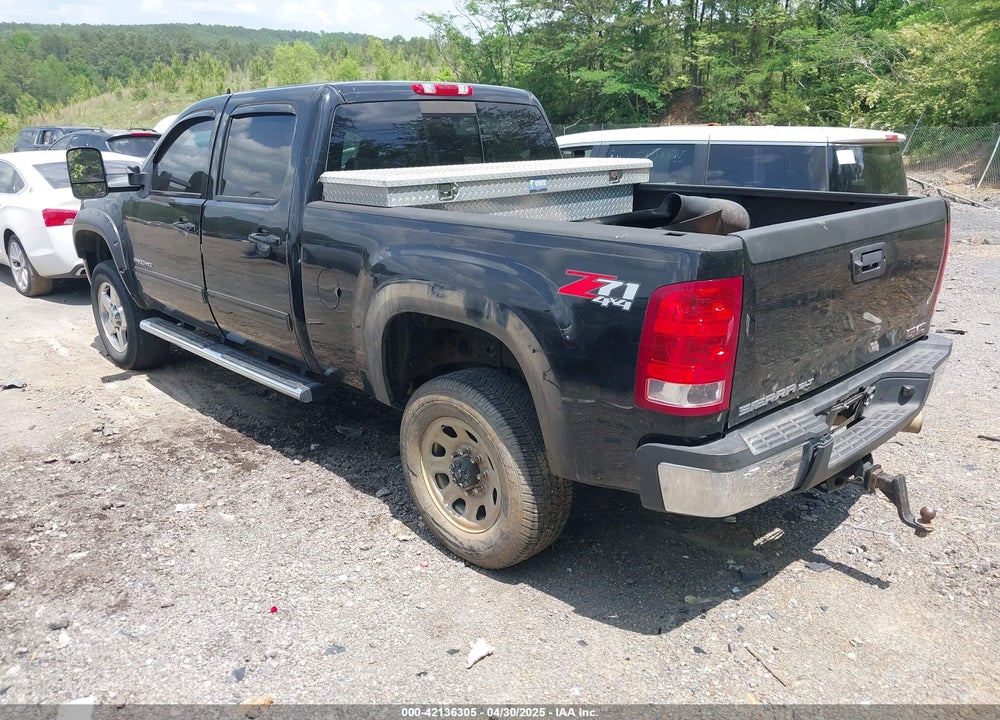 2013 GMC SIERRA 2500HD SLT VIN: 1GT121E82DF120632