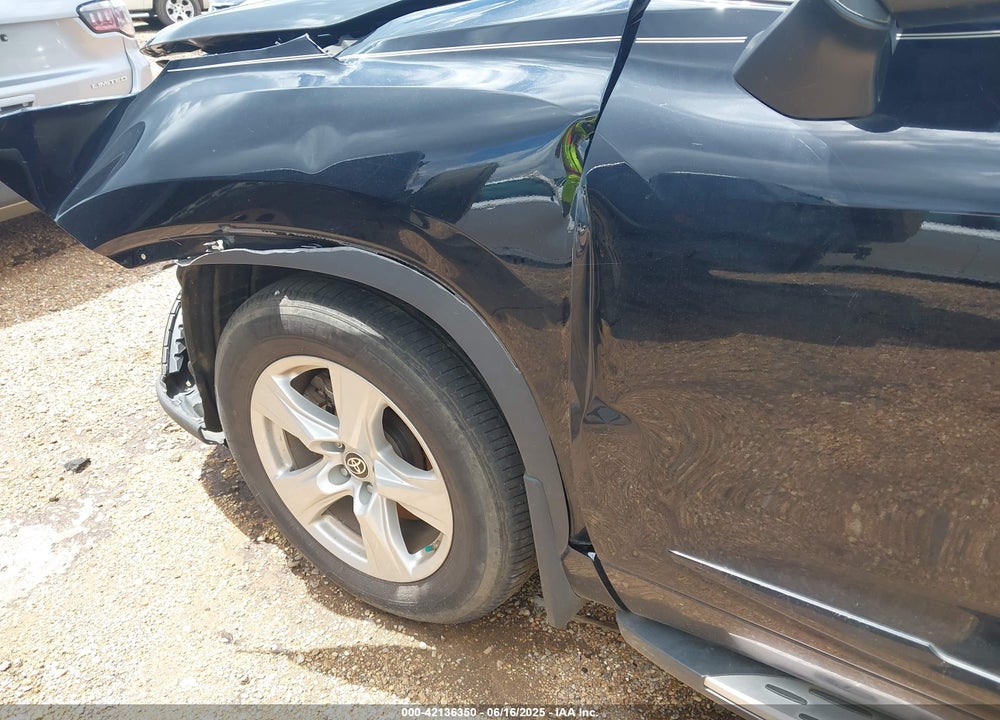2022 TOYOTA HIGHLANDER LE VIN: 5TDZZRAH3NS558032