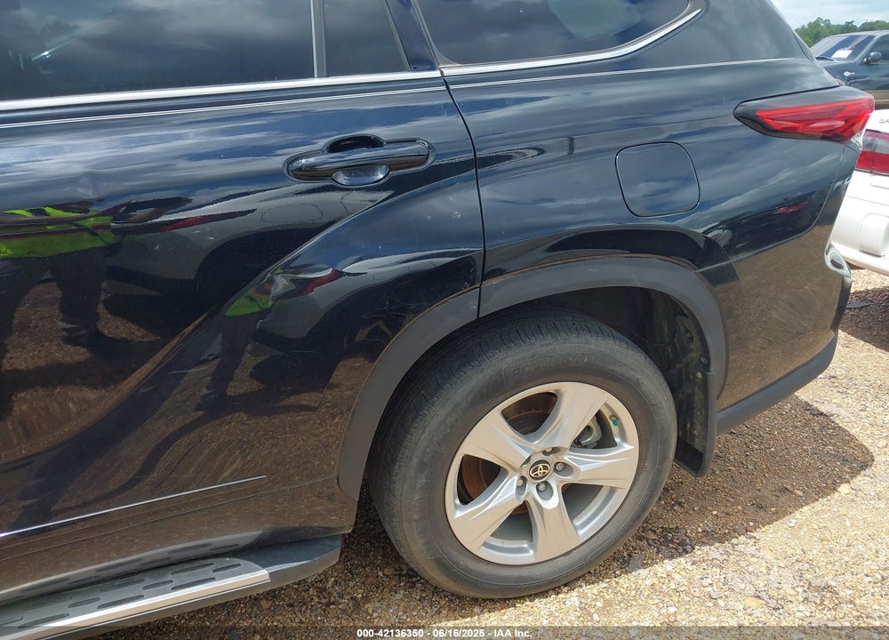 2022 TOYOTA HIGHLANDER LE VIN: 5TDZZRAH3NS558032