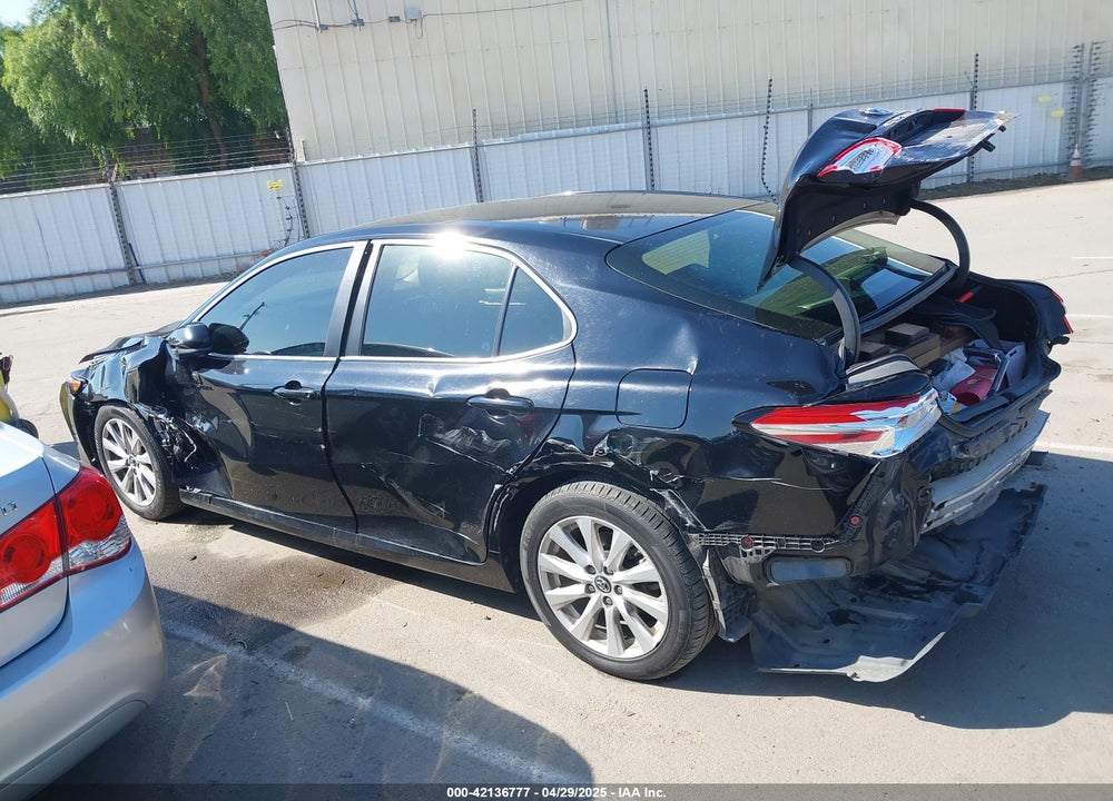 2018 TOYOTA CAMRY VIN: 4T1B11HK7JU601879