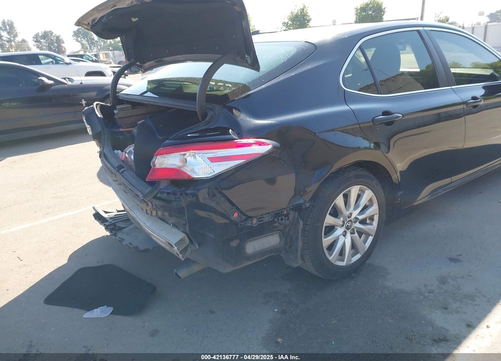 2018 TOYOTA CAMRY VIN: 4T1B11HK7JU601879