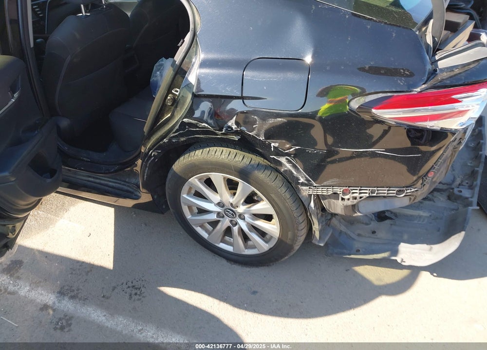 2018 TOYOTA CAMRY VIN: 4T1B11HK7JU601879