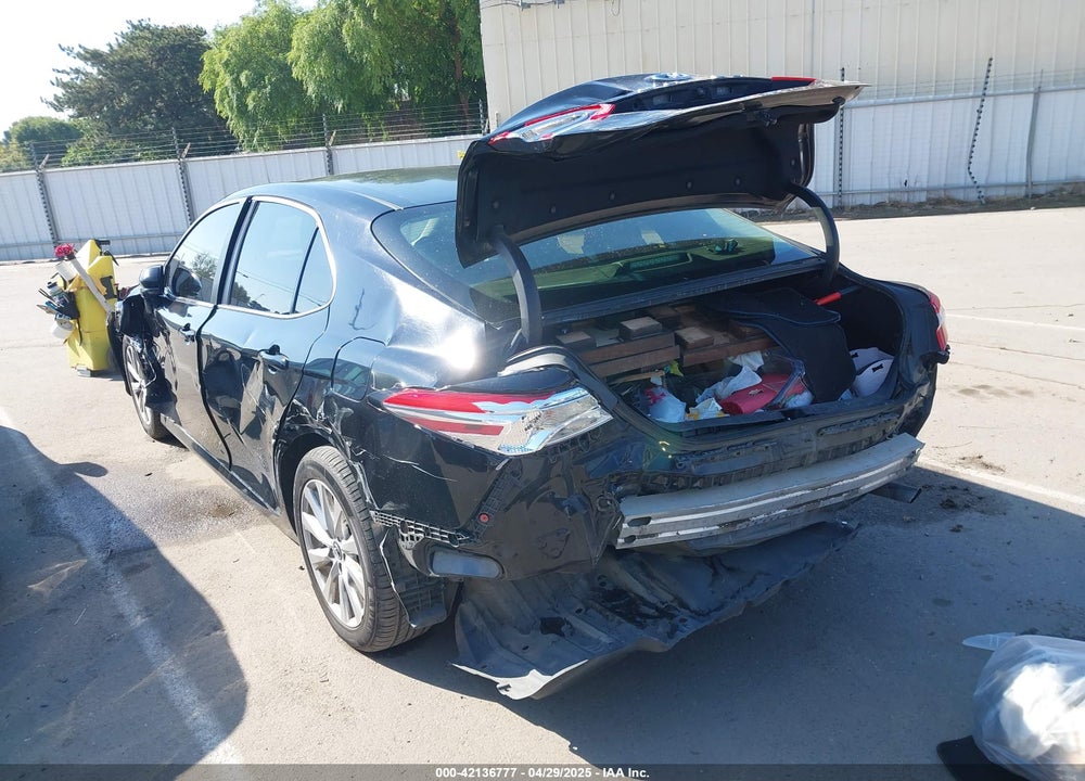 2018 TOYOTA CAMRY VIN: 4T1B11HK7JU601879