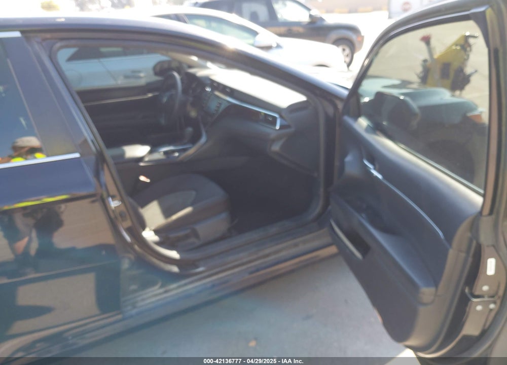2018 TOYOTA CAMRY VIN: 4T1B11HK7JU601879