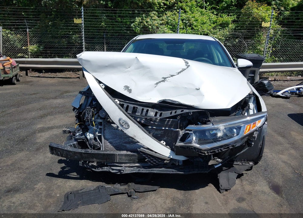 2018 KIA OPTIMA LX VIN: 5XXGT4L32JG193464