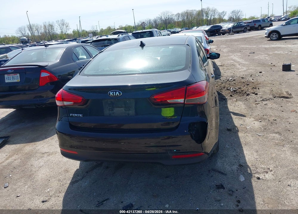2017 KIA FORTE VIN: 3KPFL4A75HE076322