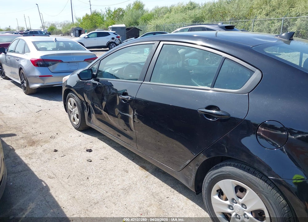 2017 KIA FORTE VIN: 3KPFL4A75HE076322