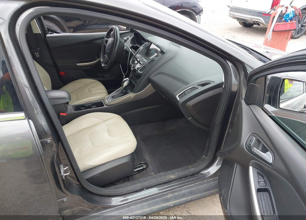 2016 FORD FOCUS VIN: 1FADP3J21GL260145