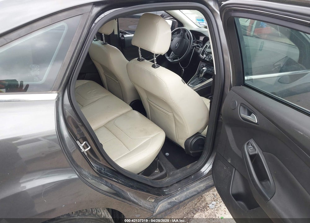 2016 FORD FOCUS VIN: 1FADP3J21GL260145
