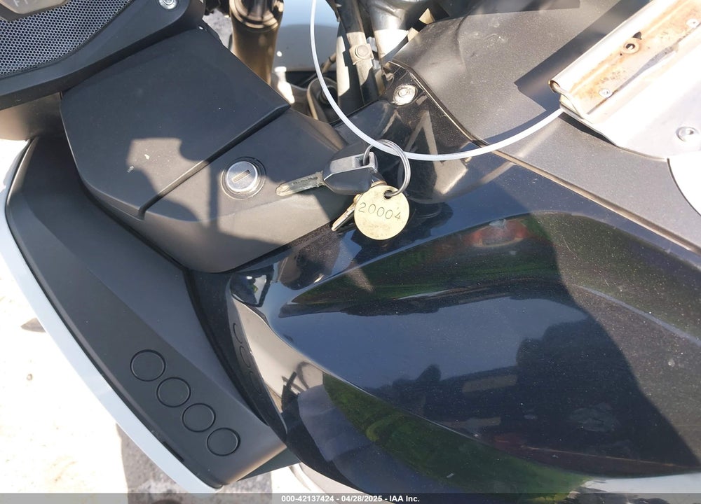 2016 BMW R1200 RT VIN: WB10A1301GZ195575
