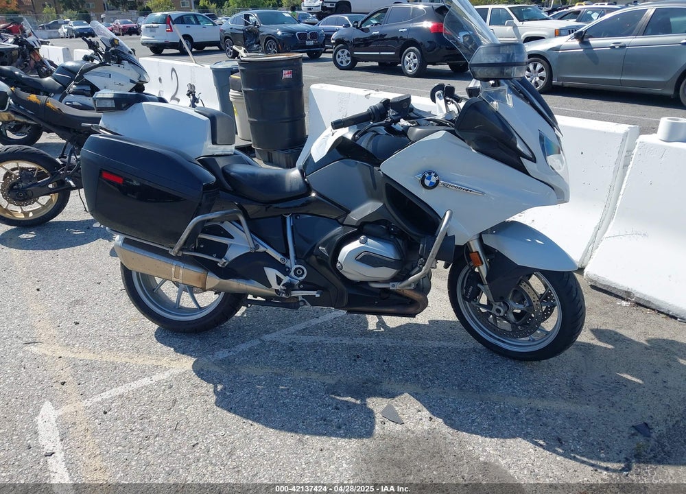 2016 BMW R1200 RT VIN: WB10A1301GZ195575