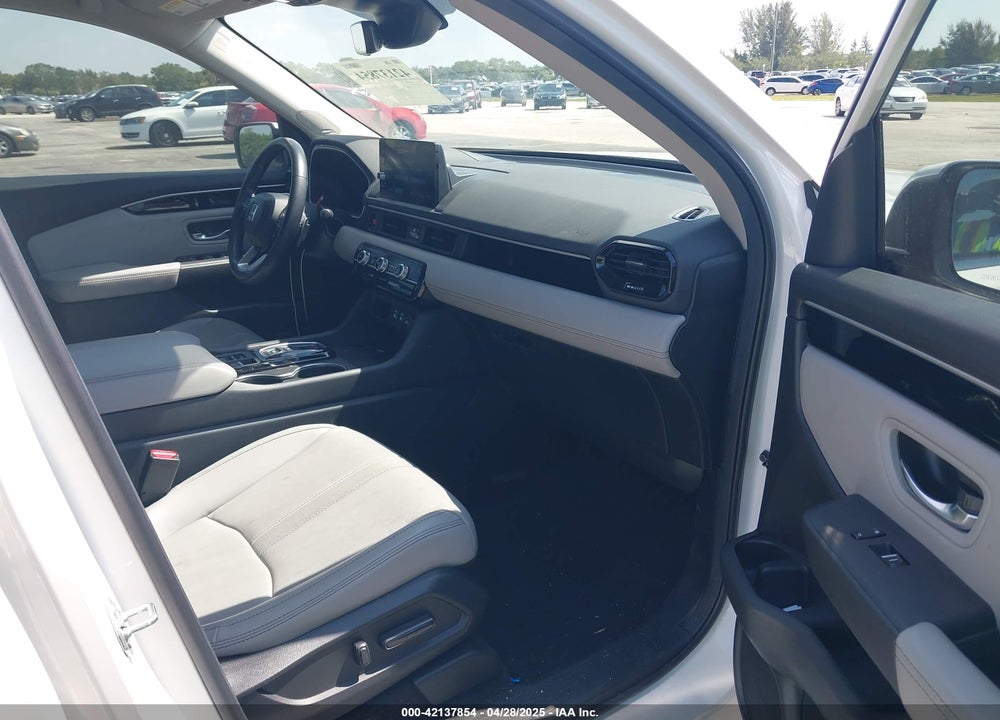 2024 HONDA PILOT VIN: 5FNYG2H72RB016937