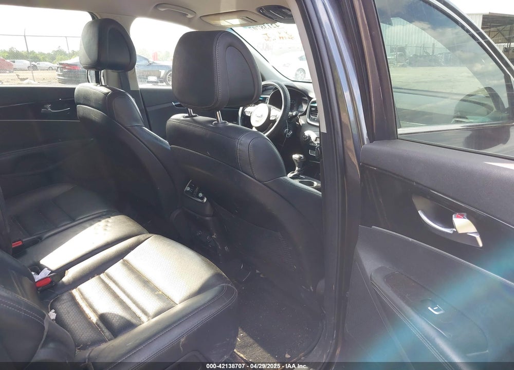 2016 KIA SORENTO VIN: 5XYPHDA5XGG083093
