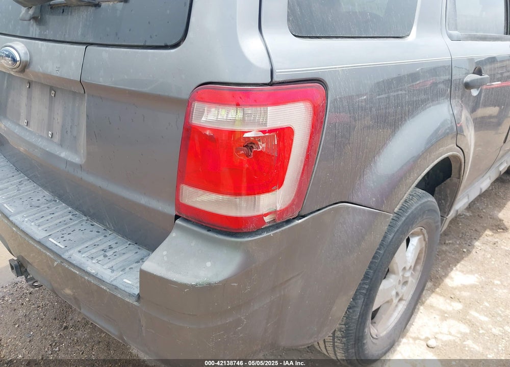 2009 FORD ESCAPE VIN: 1FMCU03749KA29640