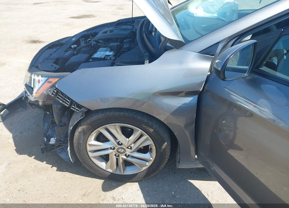 2020 HYUNDAI ELANTRA VIN: 5NPD84LF2LH525411